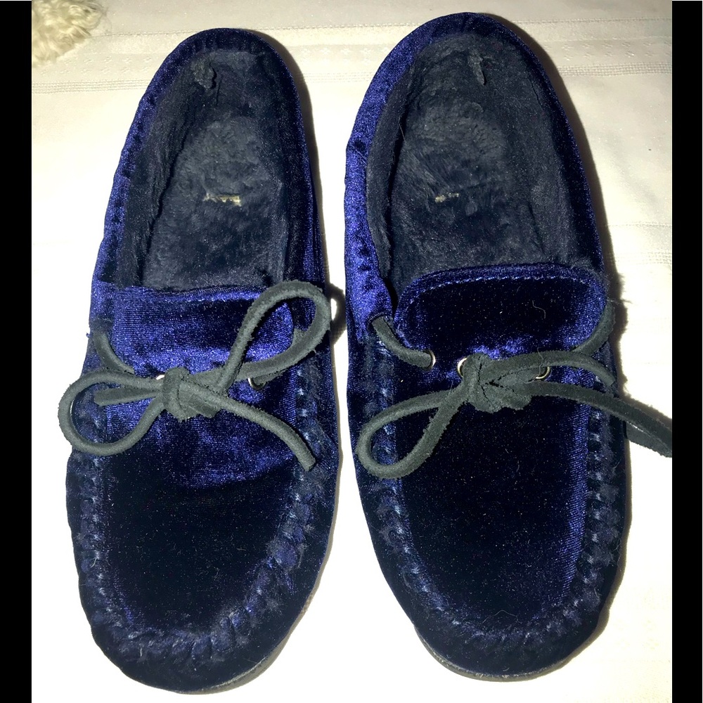 - 7  Minnetonka Trendy Trapper Velvet Moc Slippers